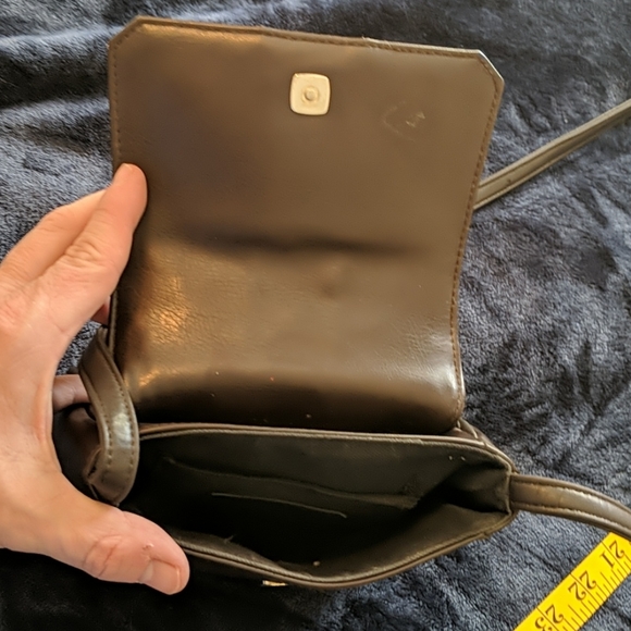 Liz Claiborne Crossbody Bag - Picture 4 of 6